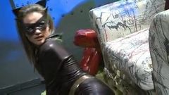 Catwoman wird von Batman und Robins großen Schwänzen im Doppel gefickt