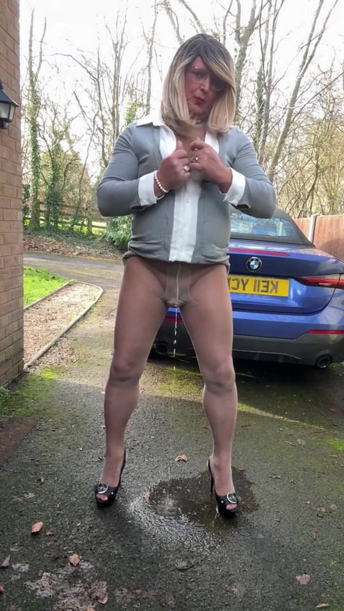 Sexy Crossdresser kellycd2022 in grey pantyhose and heels | Clip 2