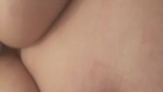 बड़े खूबसूरत विशालकाय महिला स्तन के साथ एक भेदी