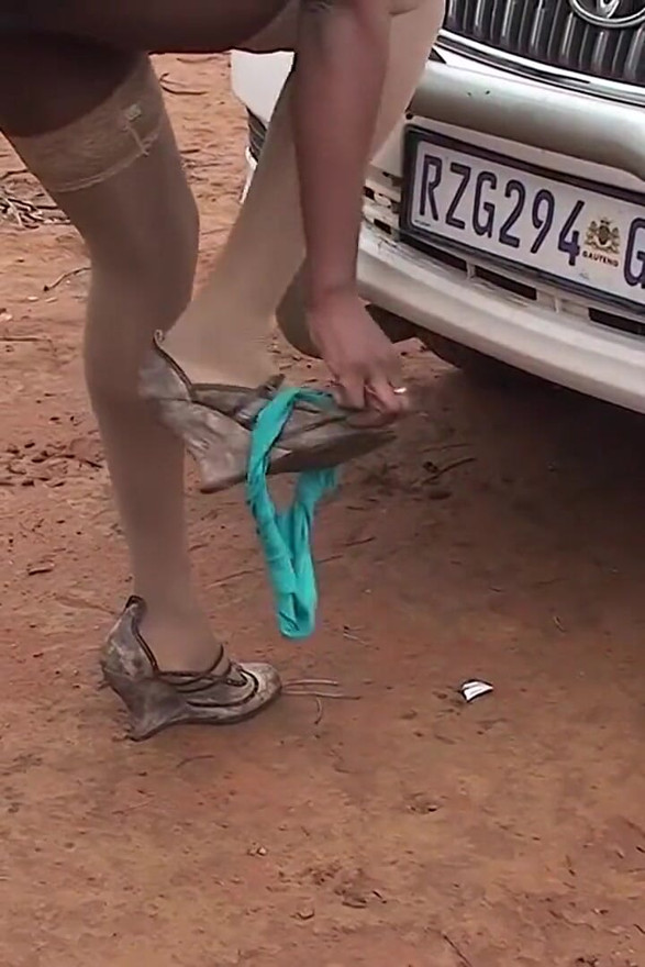 Extreme sex with a hot African housewife