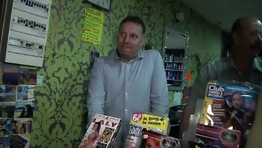 Fransız kızlar tüm deliklerde sikilmeyi seviyor - dvd