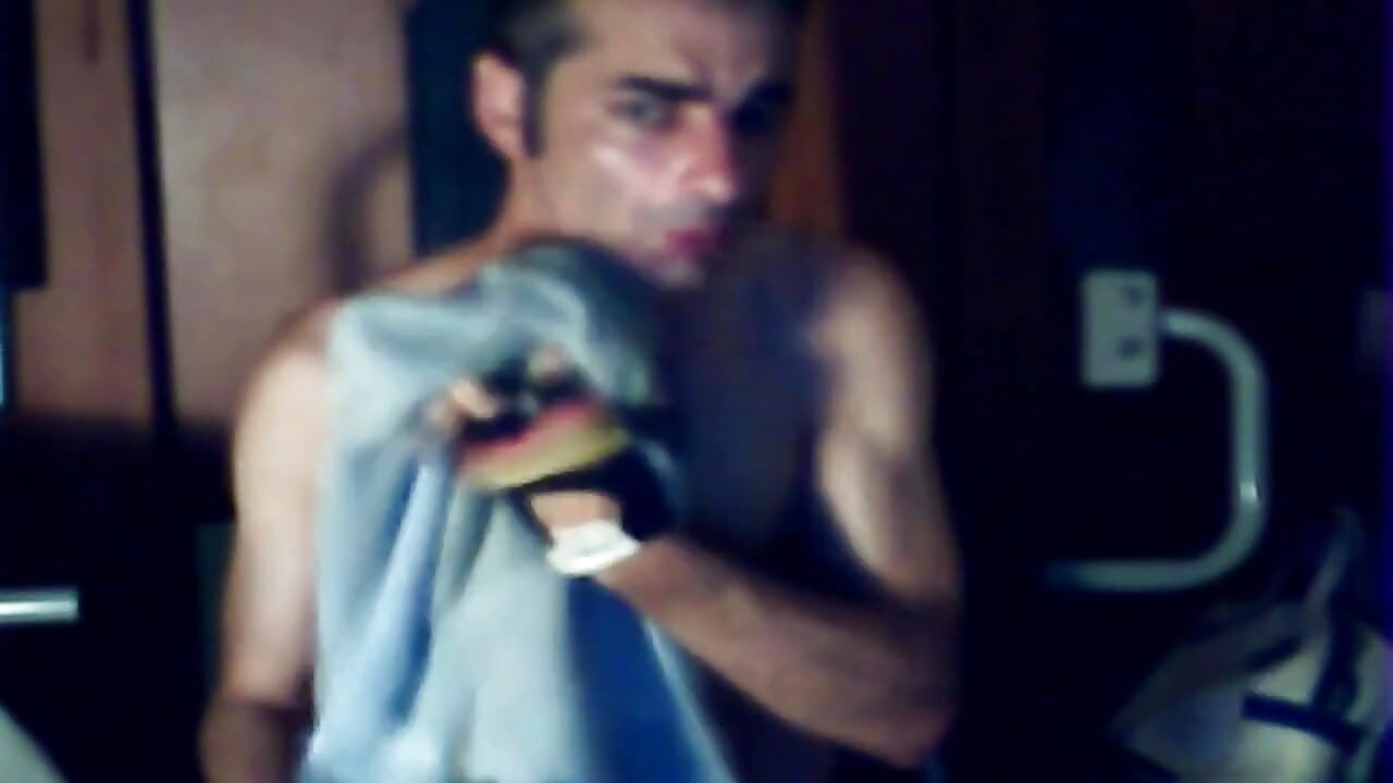 Ceien relax in the night with body work out