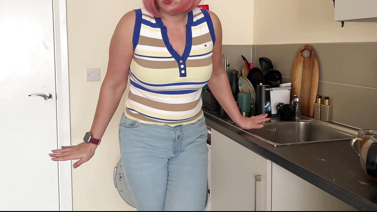 Nisam mogao izdržati dok sam prao suđe i mokrio traperice