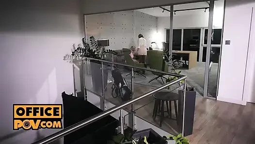 Amalia davis dan amber slassh bersaing untuk kampanye