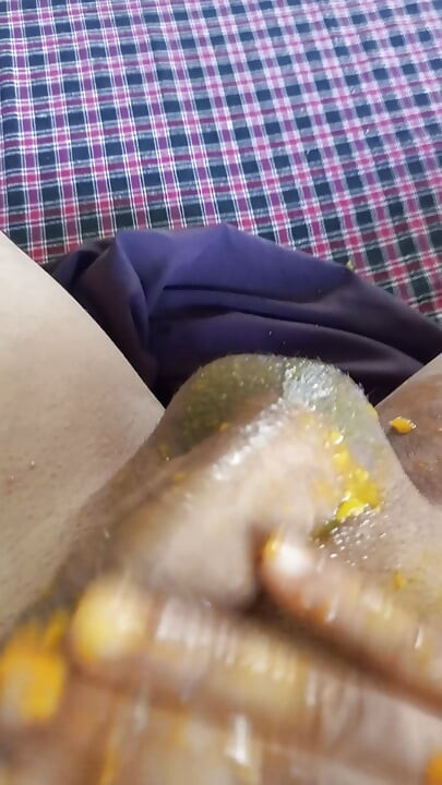 Mango 🥭 ka juice nikal kr apne land ka massage Kiya