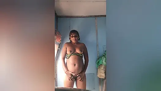 Aku ngentot saudara tiri temanku saat dia di kamar sebelah