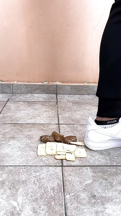 Hot Teenboy crushes Snacks in Nike Air Force 1