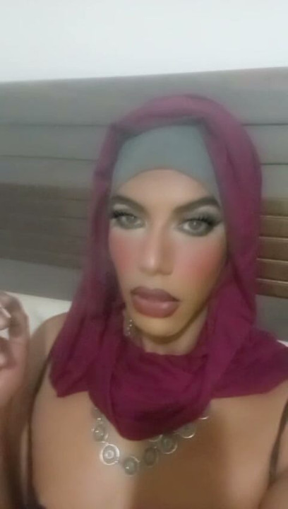 Mistress ערבייה טרנסית מעשנת