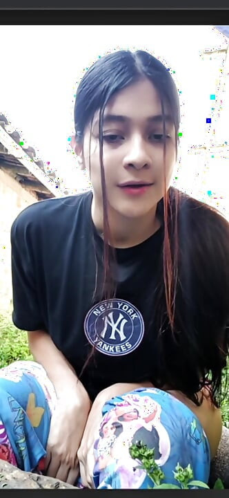 Sexy Girl Streams and Touches Herself for Fans