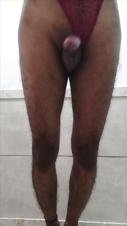 의붓여동생 팬티 끈 옆에서 자지를 가지고 놀았다
