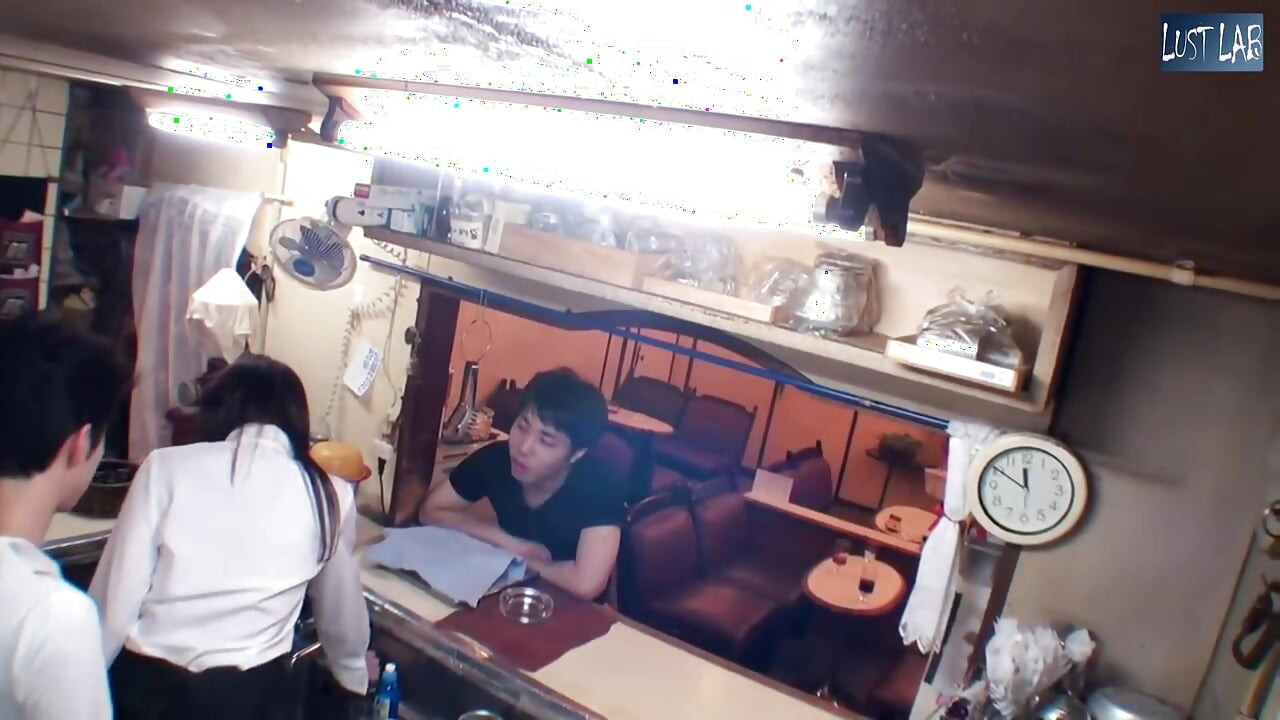 Surpriză în orașul mic. Două surori fermecătoare fac sex împreună - partea 3