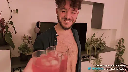 Female POV - Ночь свидания заканчивается грязным сквиртом - настоящая пара в любительском видео