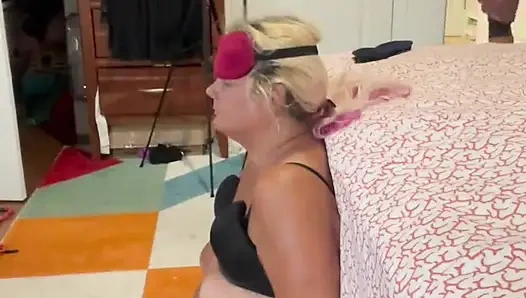 Vollbusige blondine gefesselt und hart benutzt