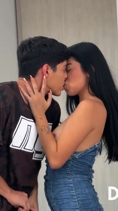 当我看到我的继子和他的女友发生性关系时，我发现我是一个。 | 短片 1