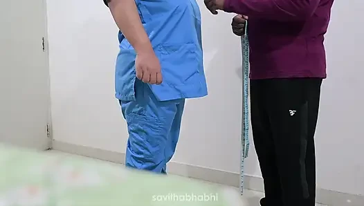Индийская медсестра Tina Bhabhi занимается сексом с портным