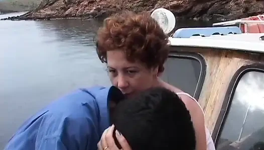 Ahmet dan selma ngentot di kapal turki di luar ruangan