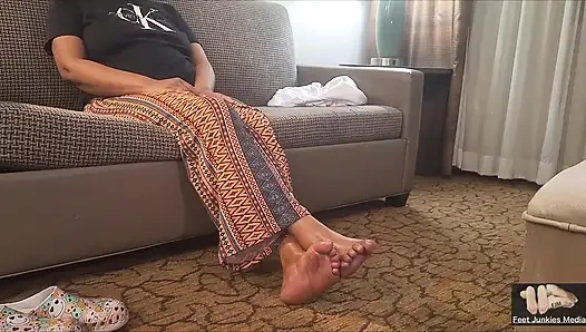 Star's Snowed в доме гостья ногами