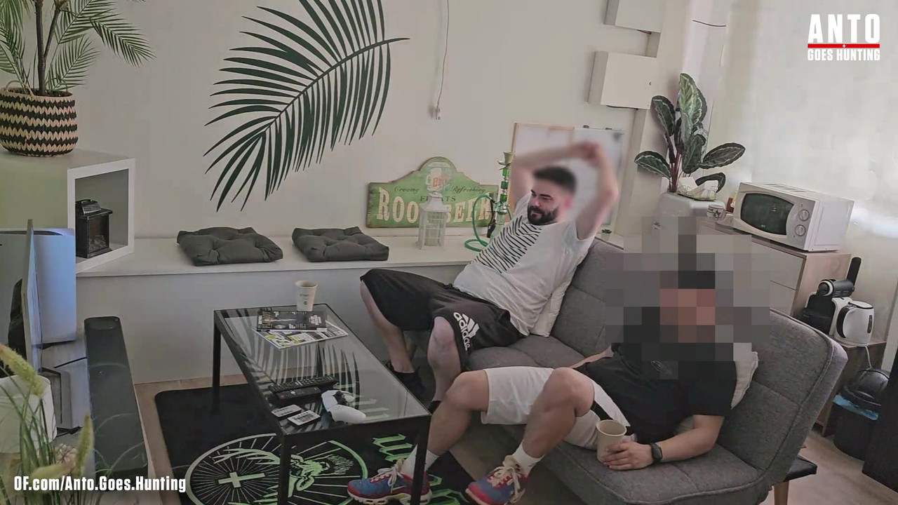 我的直男朋友“chris”（他以前发现我在撸管）上一次问我，并给我惊喜