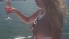 Francuska Beyonce nago na łodzi (pijana)