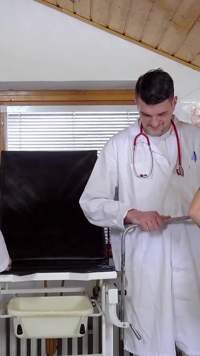Real Orgasm of Young Bomshell Barbie Esm in Gyno Chair with Fucking Machine