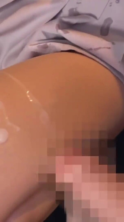 Sie masturbiert, während sie höschen trägt und sie werden beim Anblick aufgeregt, dass sie sich gut fühlt. | Clip 2