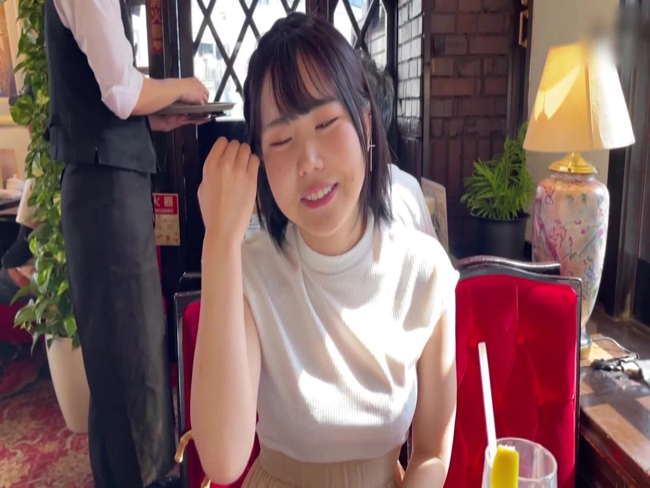 A087G06 A bright, energetic, naturally busty, and perfectly hairless girl with an idol-like face and a perfectly healthy figure has hooked-up sex at a love hotel!