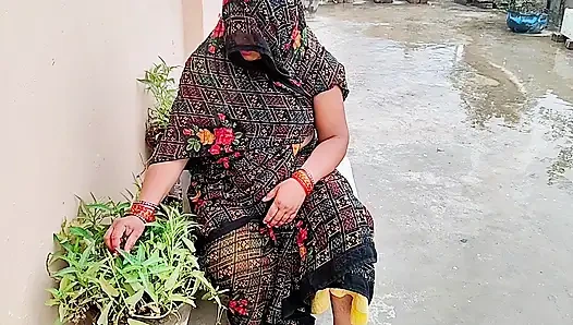 Bhabhi ki garden me chudai ki