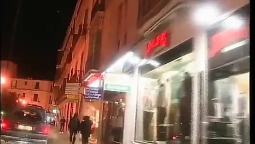 Harika orta yaşlı seksi kadın arabada büyük siyah yarakla sikiliyor