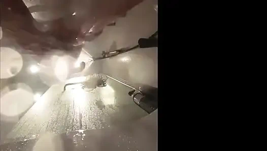 Вебкамера под ванной сводной сестры. Мокрая киска после секса с бойфрендом