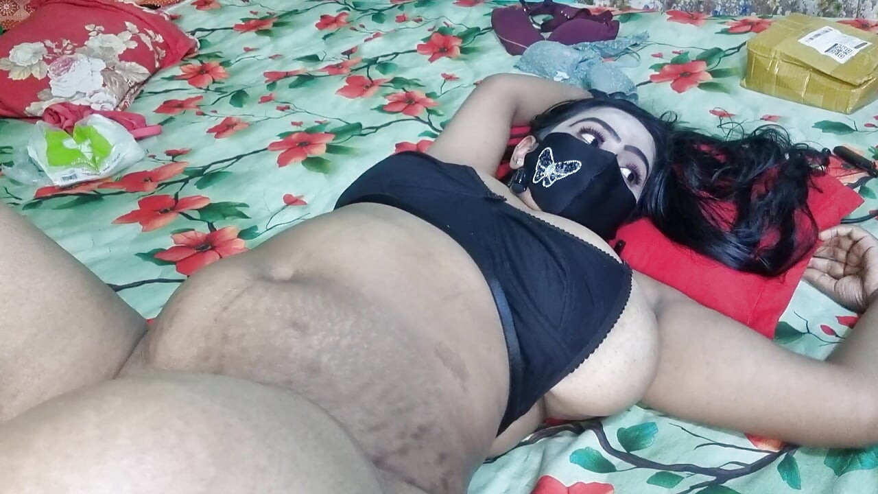 Heißes missionars-sex-nahaufnahme mädchen auf dem rücken wird tief in creampie hart geritten