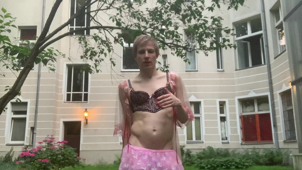 SHEMALE IS ALWAYS HUNGRY FOR RAW COCK