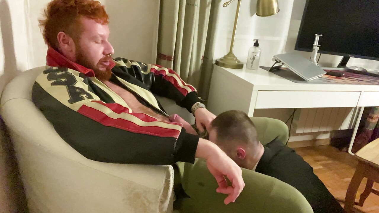 Dio 1. Menatplay. Uredski radnici Kinkysirius u odijelu žestoko jeban od kožnog medvjeda