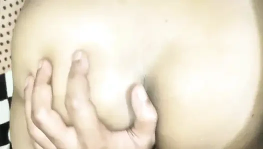 Wanita hindustani lagi asik pamer pantat bahenolnya dientot habis-habisan sama kontol raksasa pria kulit hitam