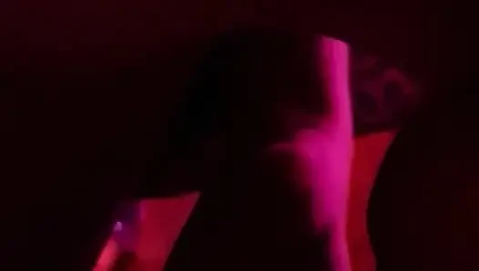 Ich lutsche seinen schwanz, während er meine sexy zehen leckt