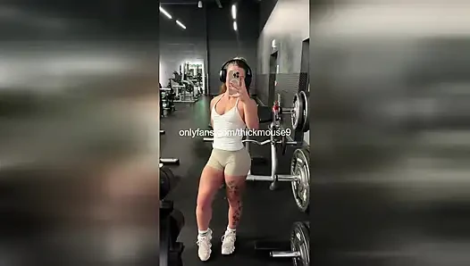 Glory hole mishap: eksperimen publik gadis perawan dengan sensasi anonim