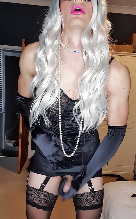 Gillar du min svarta satinkorselett lika mycket som jag?