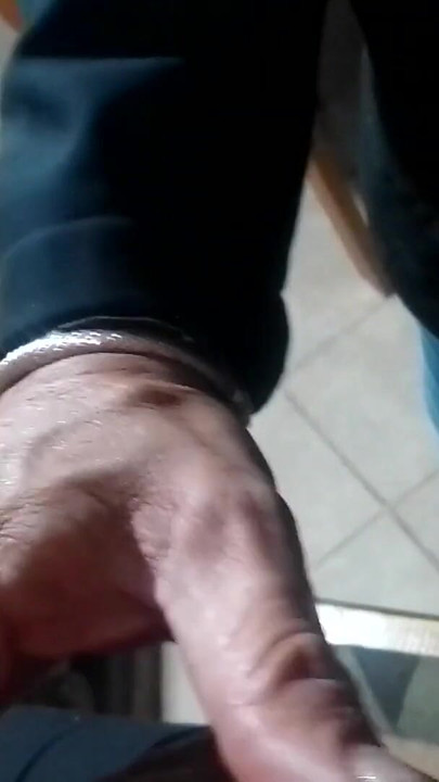Velkolepý okamžik z "Sexy blondýnka dává nedbalý footjob a prstí si skutečnou nevlastní sestru"