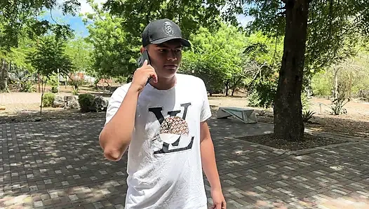 Bizi görmek için sevimli bir kızla tanıştım ama şahsen fotoğrafındakinden daha seksi, azıyorum ve sonunda onu sikiyorum