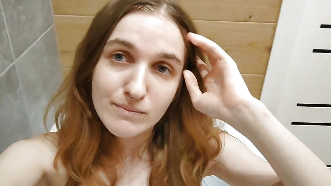 Hot girl starts to squirt on her own from her wet pussy