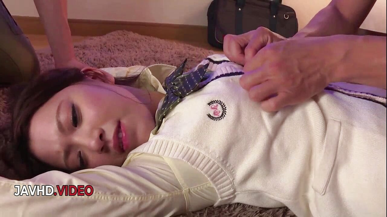 เย็ดหมู่สามคนเอเชียสุดแรงของ Miu Kimura พร้อมแอ็คชั่นอมควยสองครั้ง