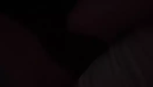 Bazen geç bir gece bedenime dokunuyor.
