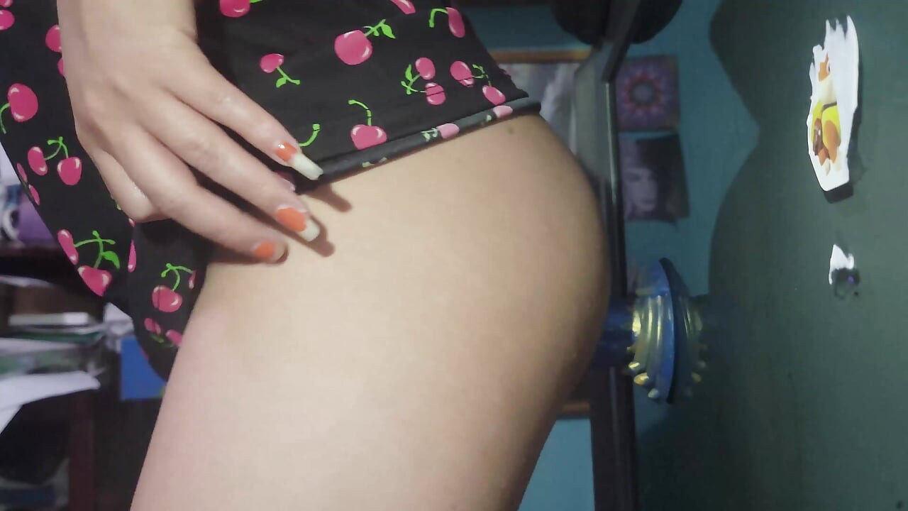 MILFpušenje trans kurca s velikim sisama