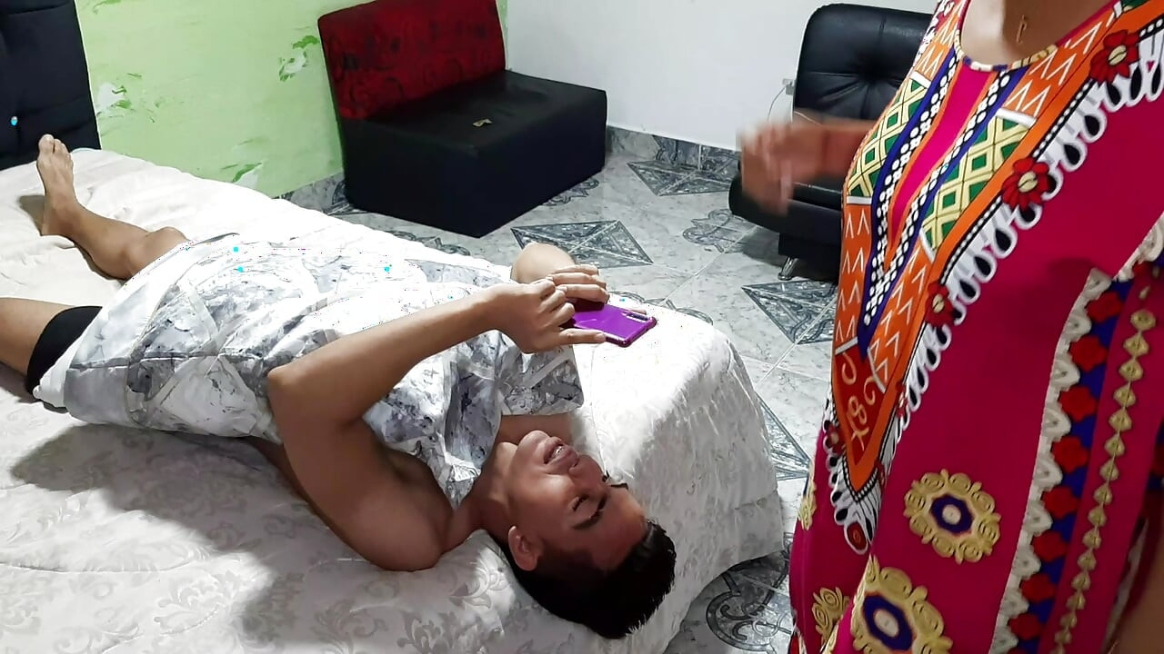Milf faz massagens e chupa meu pau