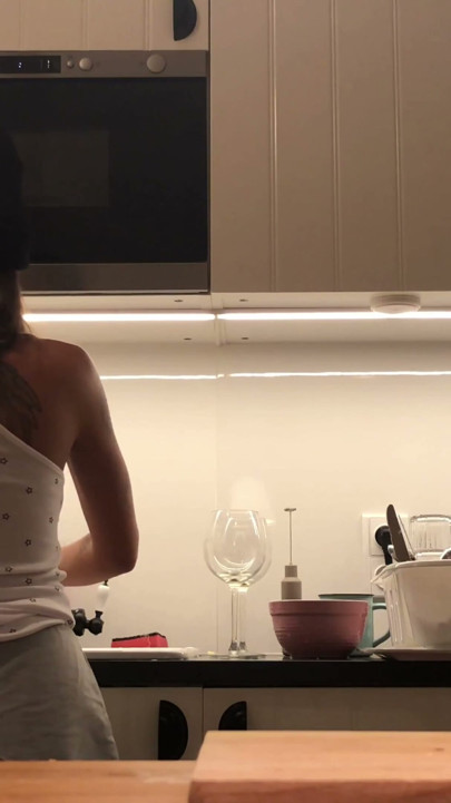 Camera , no panties amateur brunette in kitchen | Clip 1