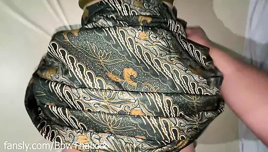 REAL- MILF wearing a sarong , Fansly BbwThaixxx