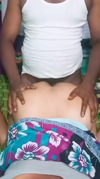 Ikonický okamžik z "Indka má sex mladého chlapce a tamilskou tetičku"