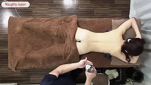 Si cantik kantor jangkung dengan tubuh aduhai ini kembali ke kantor dan ditarik kedalam momen hangat - angle1