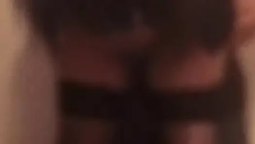 Sekretärs-Schlampe gibt dem Chef nach einer Fahrt zur Arbeit ihre Vagina, WIE LEICHT ICH SIE REINGESTECKT HABE!