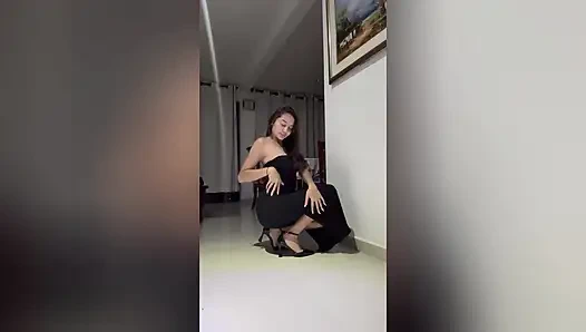 Kakak tiri yang ikut campur menemukan video pribadi saya dan menerbitkannya