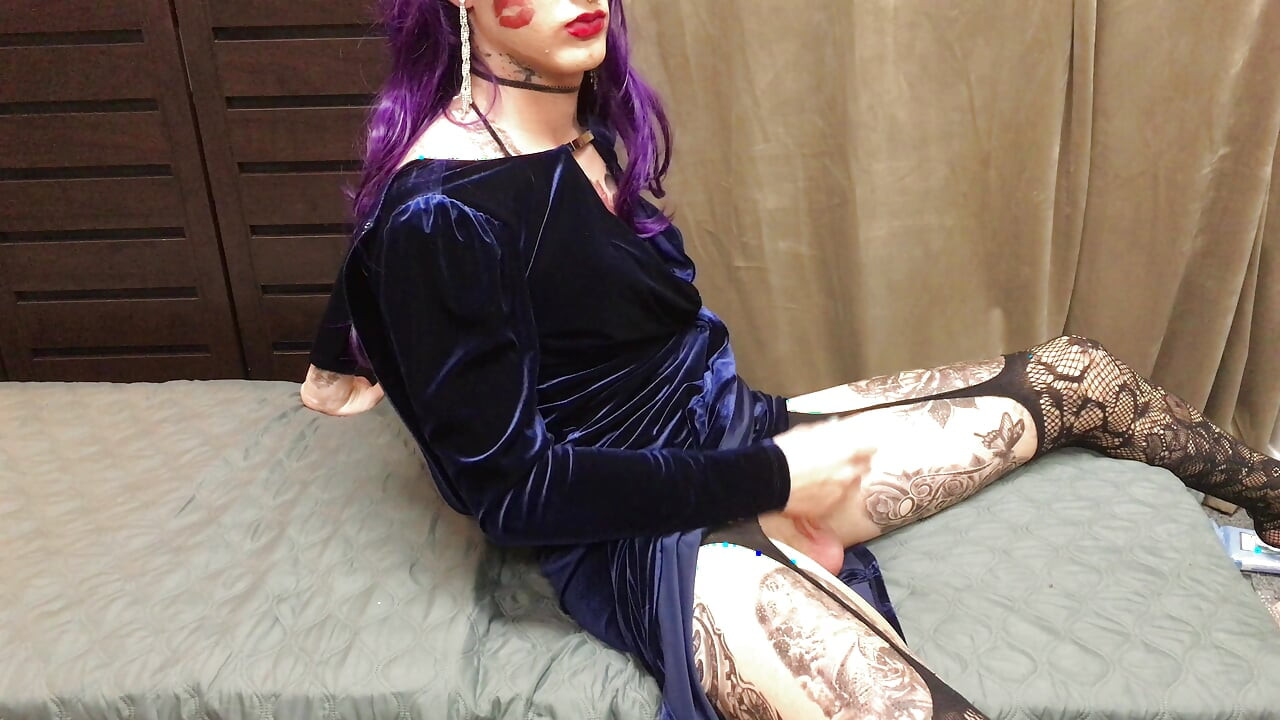 Extremely Hot Tatted Crossdresser Masturbation